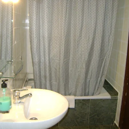 航道公寓旅馆 3* 诺韦尔达